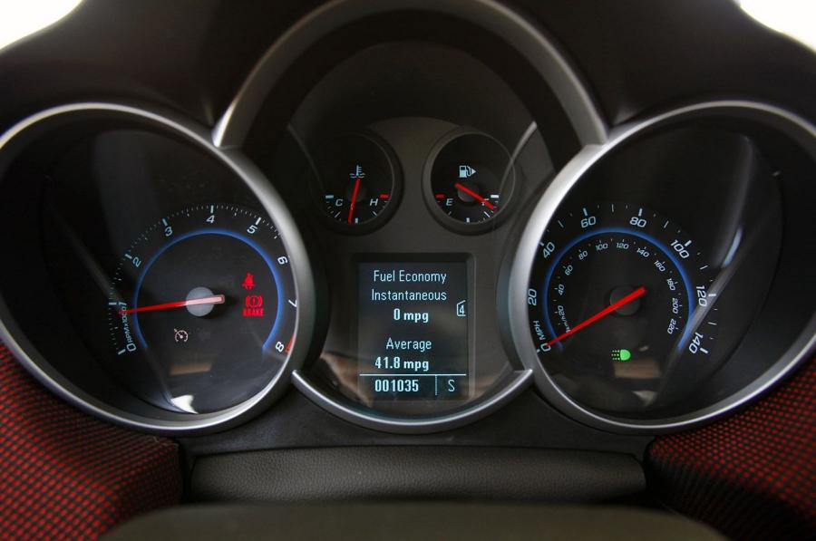  Chevrolet Cruze Eco 2011 года  (фото 18 из 47)
